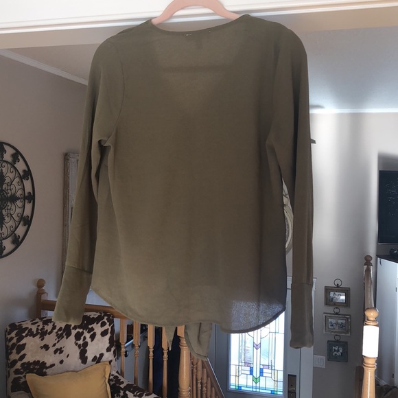 MONTEAU Button up tie-front top in olive green. Size Small. - Picture 2 of 9